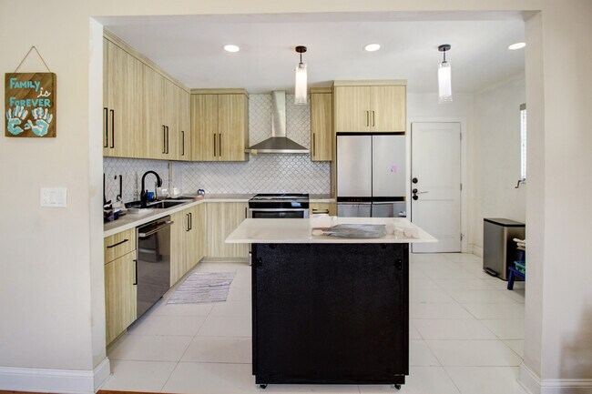Building Photo - 1025 Hunting Lodge Dr