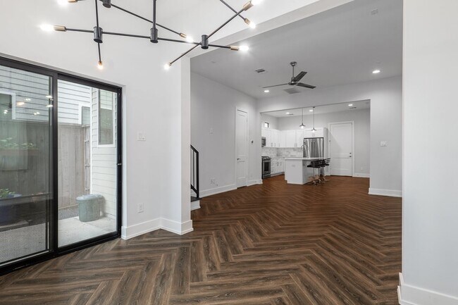 Building Photo - 210 E 32nd St