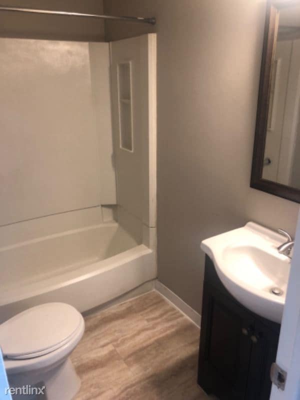 Building Photo - 2 br, 1 bath Apartment - 201-205 W Fourth st