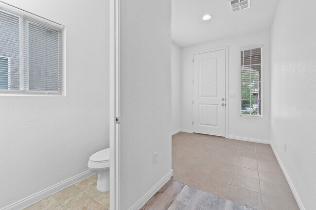 Building Photo - Stunning 4 Bedroom Home in South Las Vegas Area