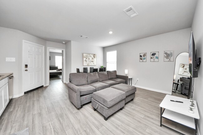 Building Photo - 9027 Madera Rd