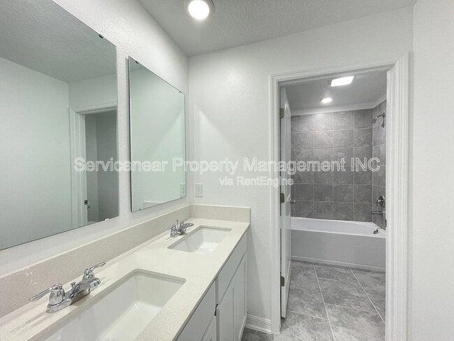 Building Photo - 3931 Willow Brk Dr