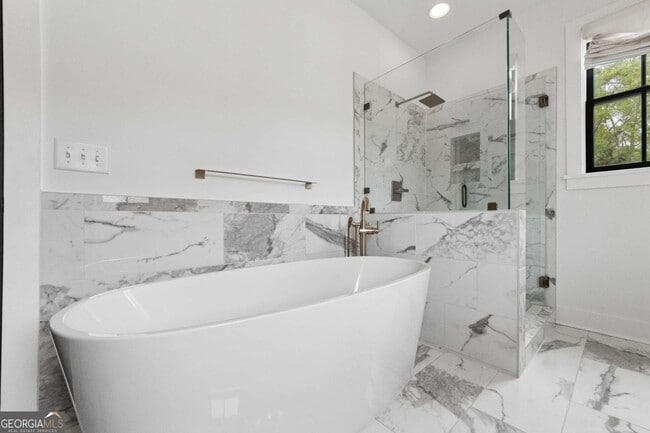 Building Photo - 98 Middle St