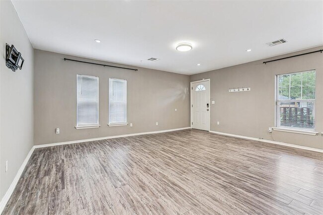 Building Photo - 802 SE 50th St