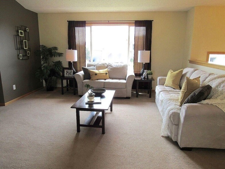 Building Photo - 4184 Jansen Ave NE