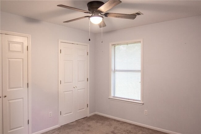 Building Photo - 1735 Rock Hollow Loop