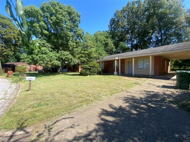 Building Photo - 121 Shadyside Ln