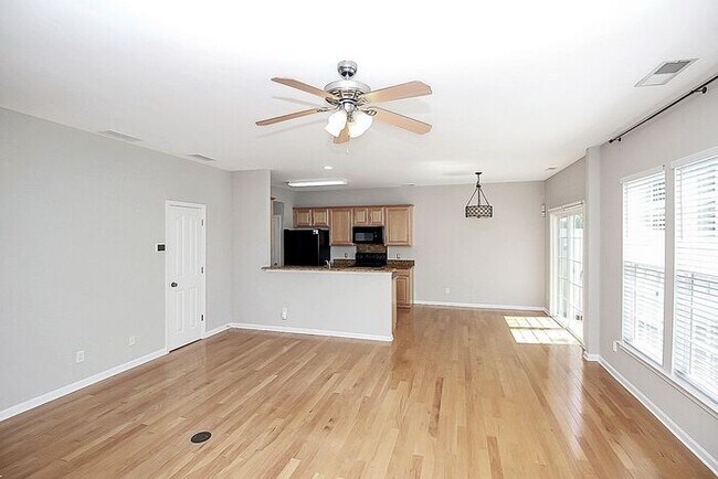 Building Photo - Beautifully Maintained 3BD/2.5BA 2 Story Townhome in Blakeney Preserve!
