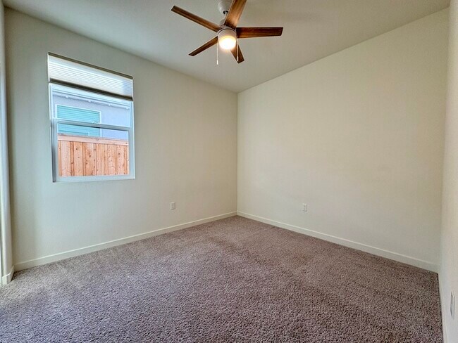 Building Photo - Beautiful Single Story in Lincoln! 4 Bedro...