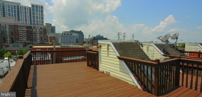 Building Photo - 706 S Bond St