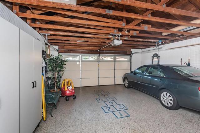 Building Photo - 729 Poinsettia Park S