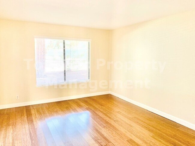 Building Photo - Beautifully updated 2 Bd/2 Ba, 1500 sf Walnut Creek Townhouse in desirable Rancho Dorado HOA avai...