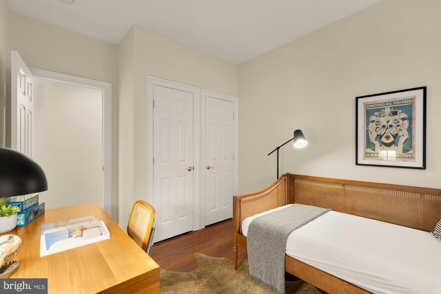 Building Photo - 1512 Park Rd NW