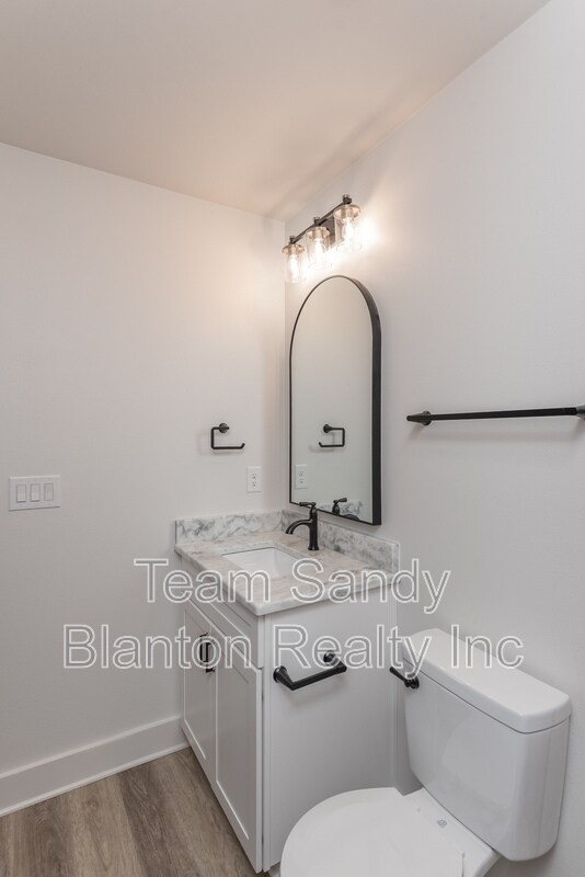 Building Photo - 2540 Hallmark Dr