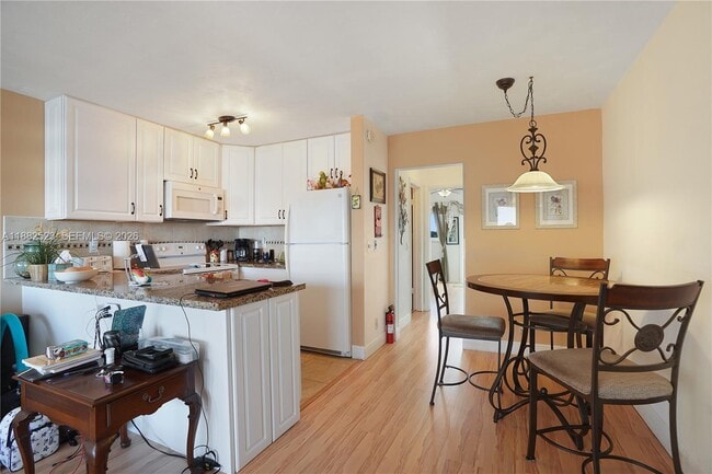 Building Photo - 1000 SW 11th Ave