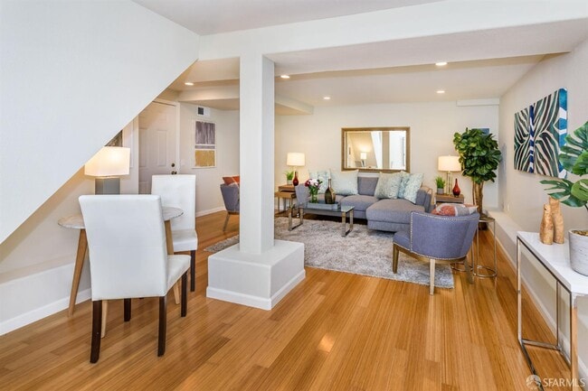 Building Photo - 177 Meadowbrook Dr