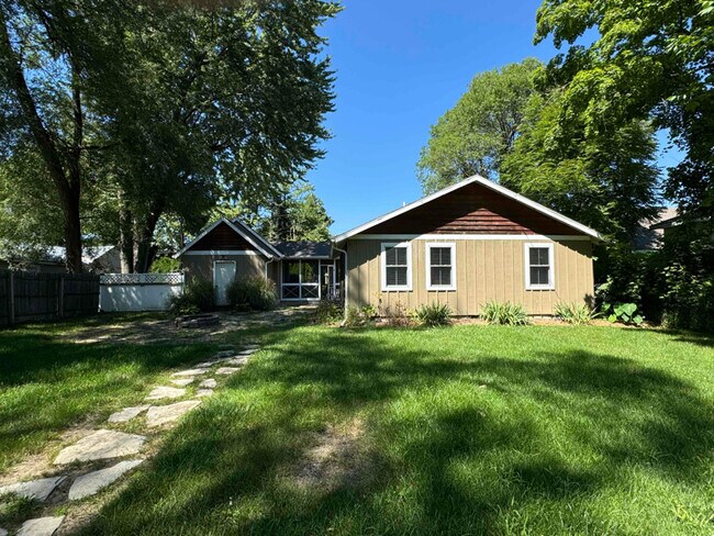 Building Photo - 7822 Lakewood