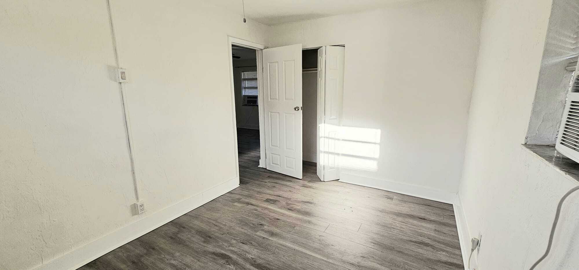 Building Photo - 1715 NW 8th Ct