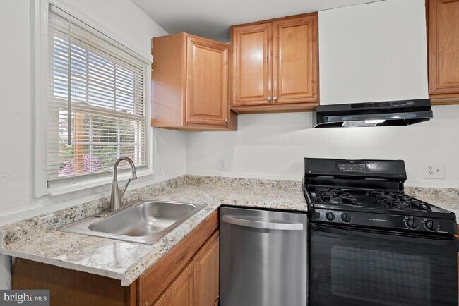 Building Photo - 7515 Pleasant Way