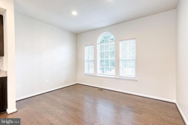 Building Photo - 1308 Ray Ln