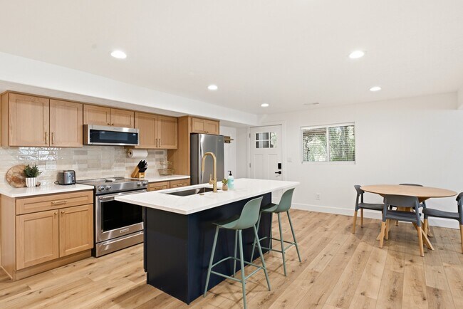 Building Photo - 2453 Brookglen Dr