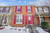 Building Photo - LOCATION LOCATION!!!    UPDATED TOWNHOME O...