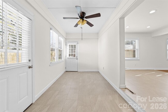 Building Photo - 4005 Abbeydale Dr