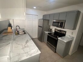 Building Photo - 2195 Timberwood Cir N