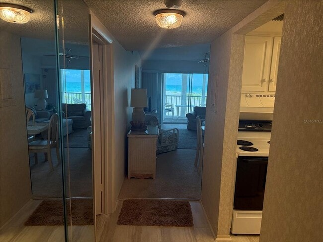 Building Photo - 1400 Tarpon Center Dr