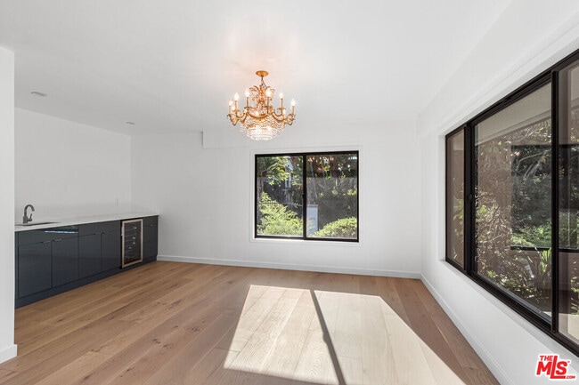 Building Photo - 5160 Los Feliz Blvd