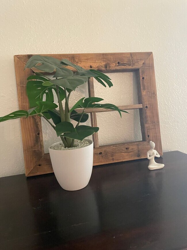 Building Photo - Great short term stay property! Nightly to monthly stays available!!