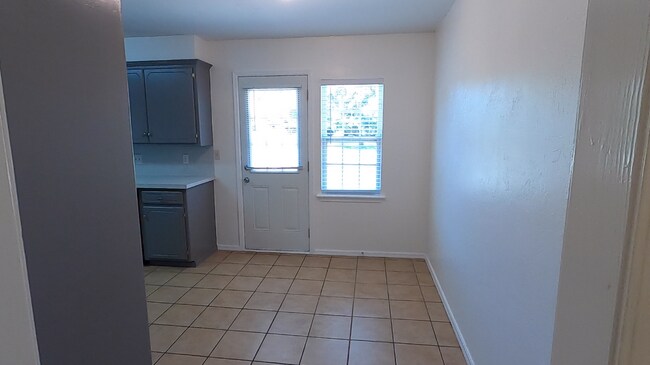 Dining room with door to back yard - 415 W Guthrie St