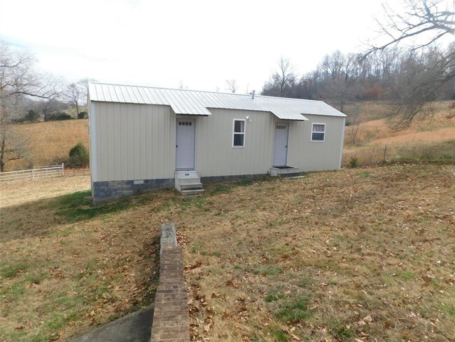 Building Photo - 1465 Country Rd