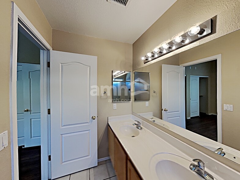 Building Photo - 6426 E Mary Dr