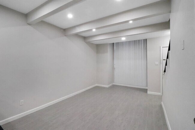 Building Photo - 5929 Queensloch Dr