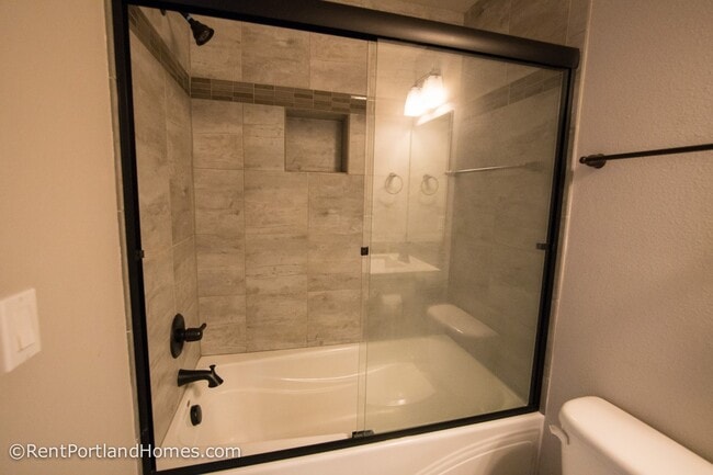 Building Photo - ADS457