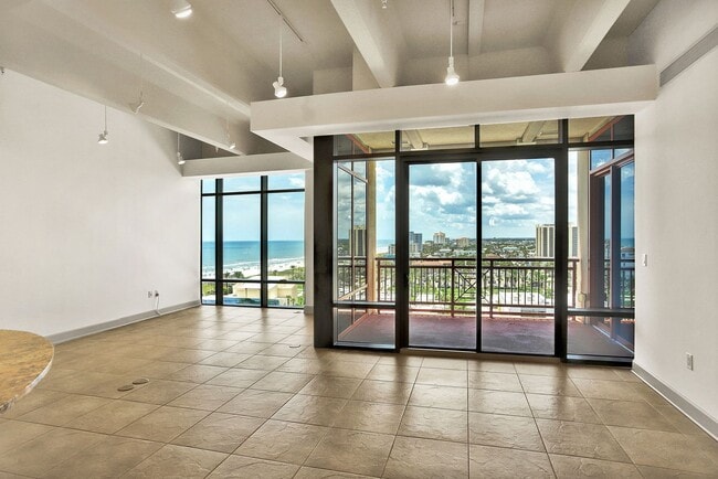 Building Photo - Live the Metropolitan Lifestyle