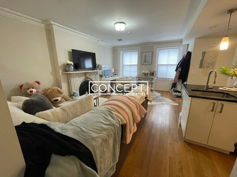 Building Photo - 658 Massachusetts Ave