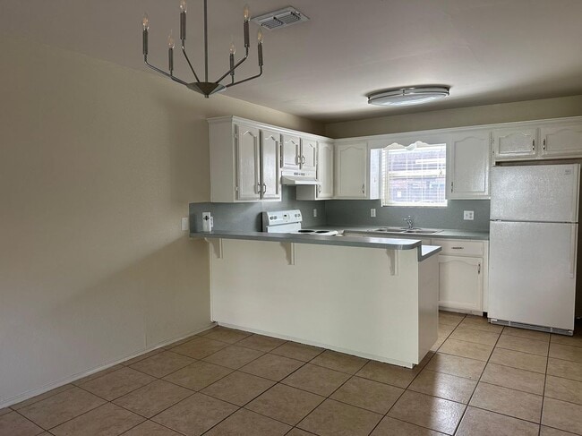 Building Photo - 2501 Hibiscus Ave