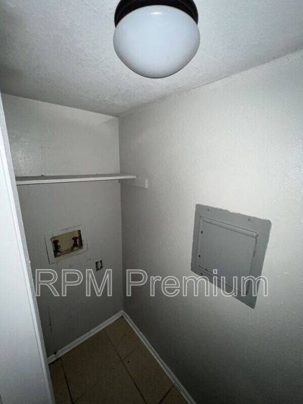 Building Photo - 5170 Weston