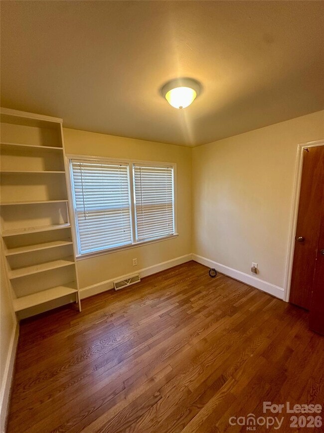 Building Photo - 4520 Holbrook Dr