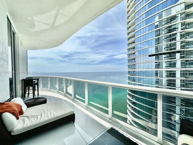 Building Photo - 15811 Collins Ave