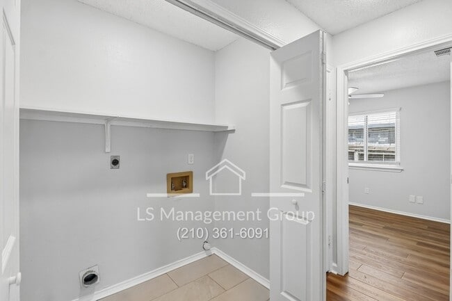 Building Photo - 3118 Bear Springs Dr