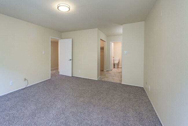 Building Photo - Spacious SDSU Townhome For Rent!
