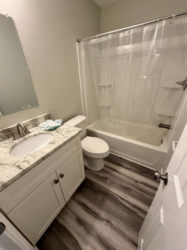 Building Photo - THE LAKES