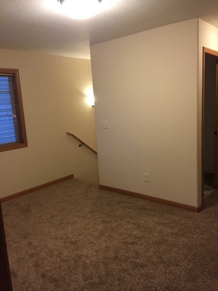 Building Photo - 1070 Klaskanine Ave