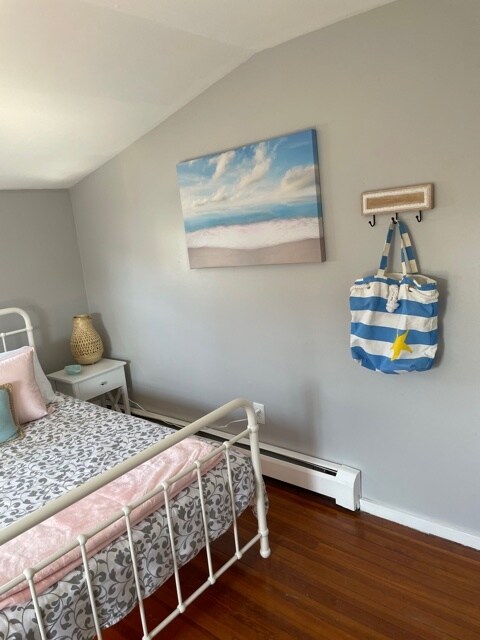 Building Photo - 266 Cosey Beach Ave