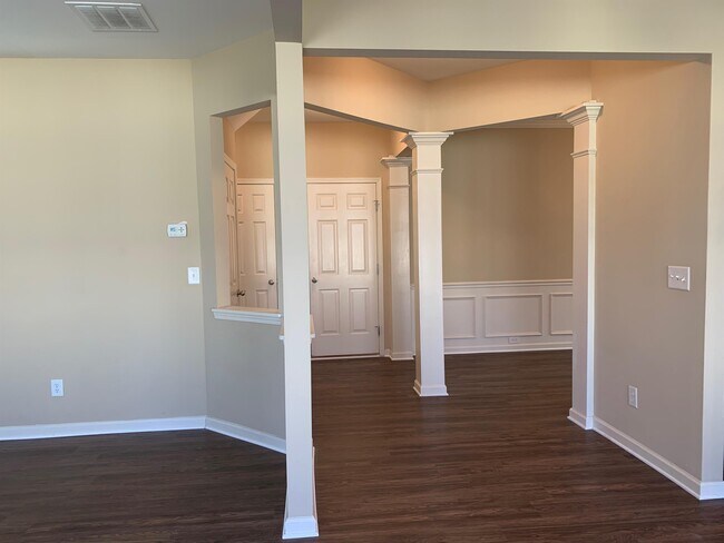 Building Photo - 5990 Crestwick Wy