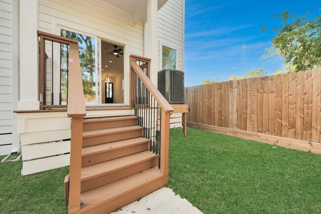 Building Photo - 3508 Omega St