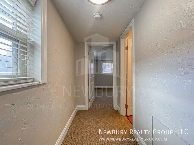 Building Photo - 102 W Steuben St